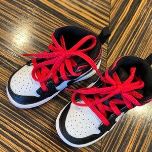 Nike Air Jordan Mid Baby’s size 6 in GREAT condition!